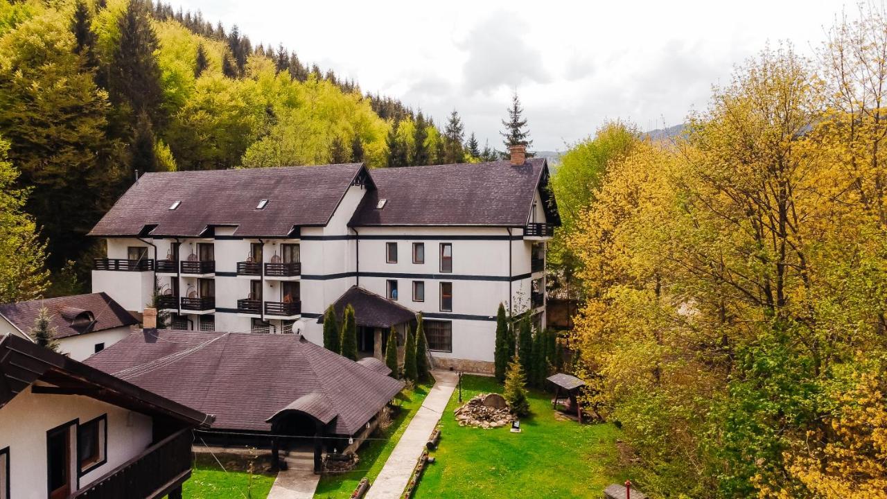 Отель Casa Octavian Сучевица Экстерьер фото